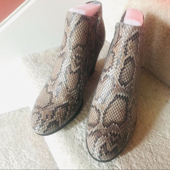 New Directions Heeled Booties women size 8.5 - Picture 2 of 5